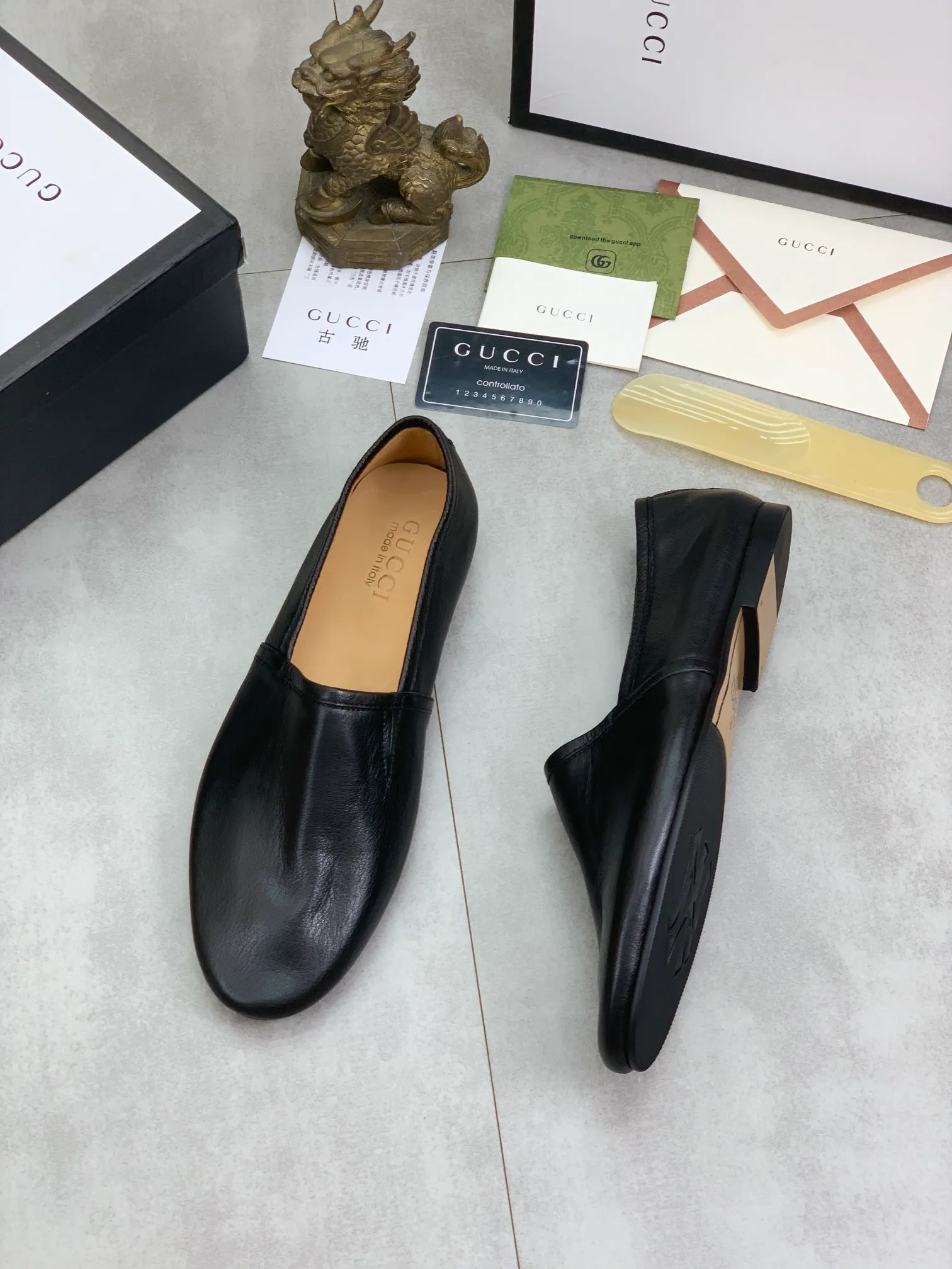 Men's Men's Shoes 💰P500💰【New Style】Water-dyed Niuli Gucci's most popular selection of lazy slip-on leather shoes (Gucci) official website latest Gucci lazy leather shoes, hot style 💥 simple and elegant style, exclusive for trendy men. Unique official website latest brand original double G embossing Elements 👑 Original Gucci decoration, fashionable and elegant, fabric original calfskin ✅ fully imported first-layer cowhide lining, official website designated wear-resistant, rubber business outsole, classic model taken at the counter in real life 🎬38-44 Black brown white optional